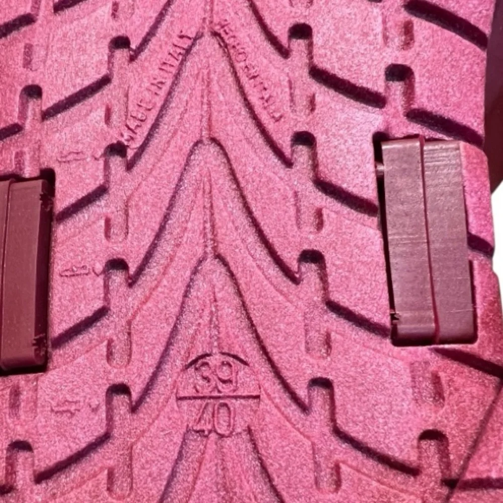 Matt & Nat Lorena Vegan Cross Sandals in Berry Size 39/40 (9/10)
